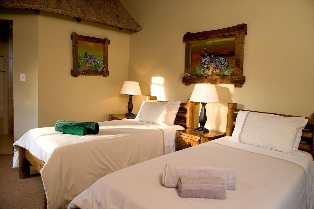 Ditholo Game Lodge Family Chalet, 2 Bedrooms, Refrigerator & Microwave, Garden View 5