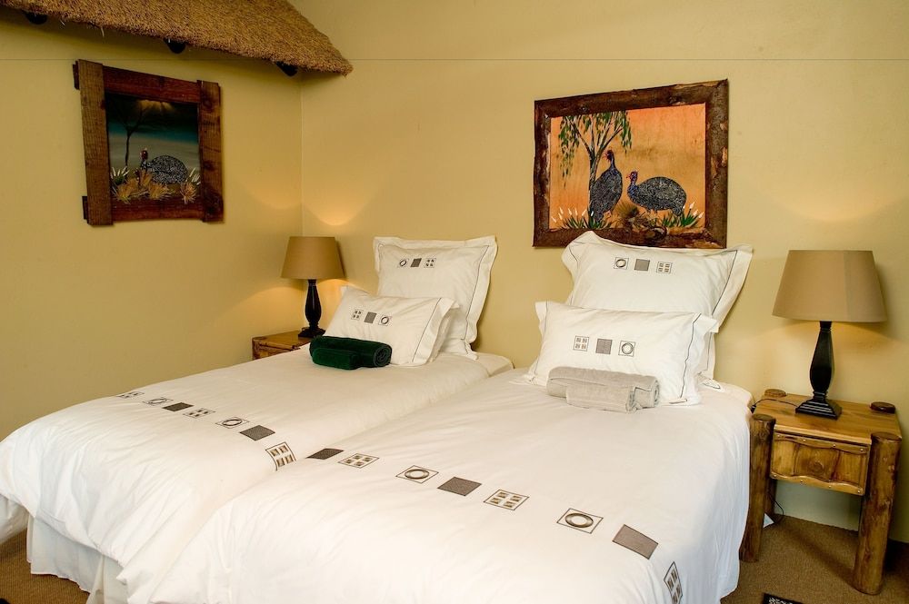 Ditholo Game Lodge Family Chalet, 2 Bedrooms, Refrigerator & Microwave, Garden View 4