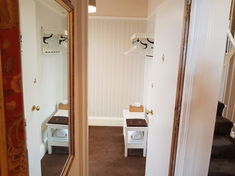 Single Room, Shower