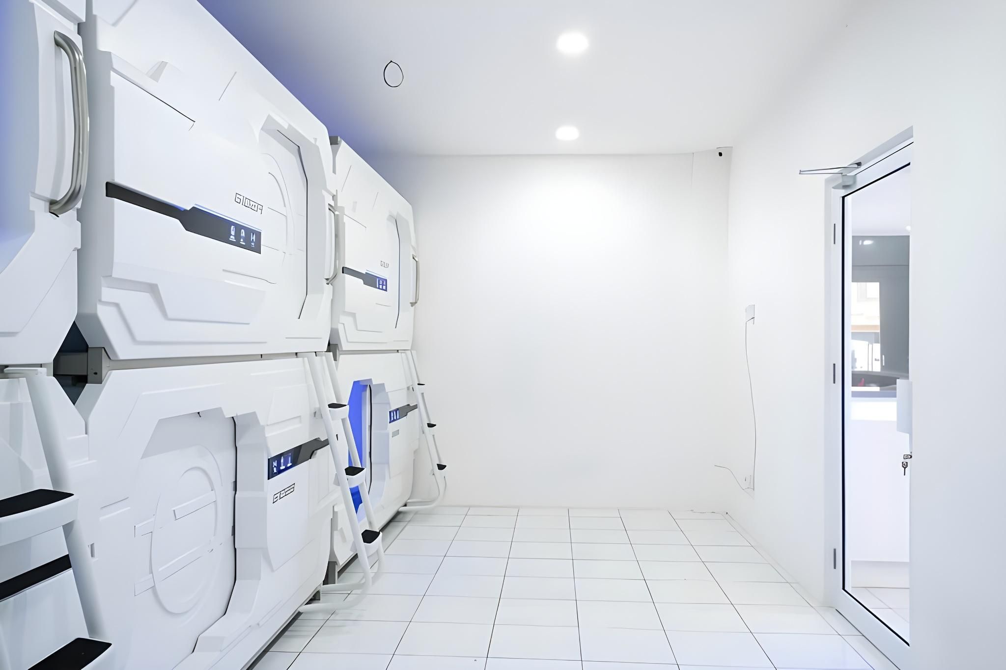 RedDoorz Hostel near Taman Puring Single Bed in Mixed Dormitory Room with AC 8