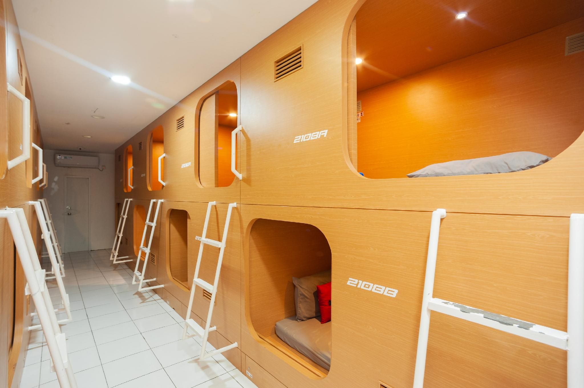 undefined RedDoorz Hostel near Taman Puring 9