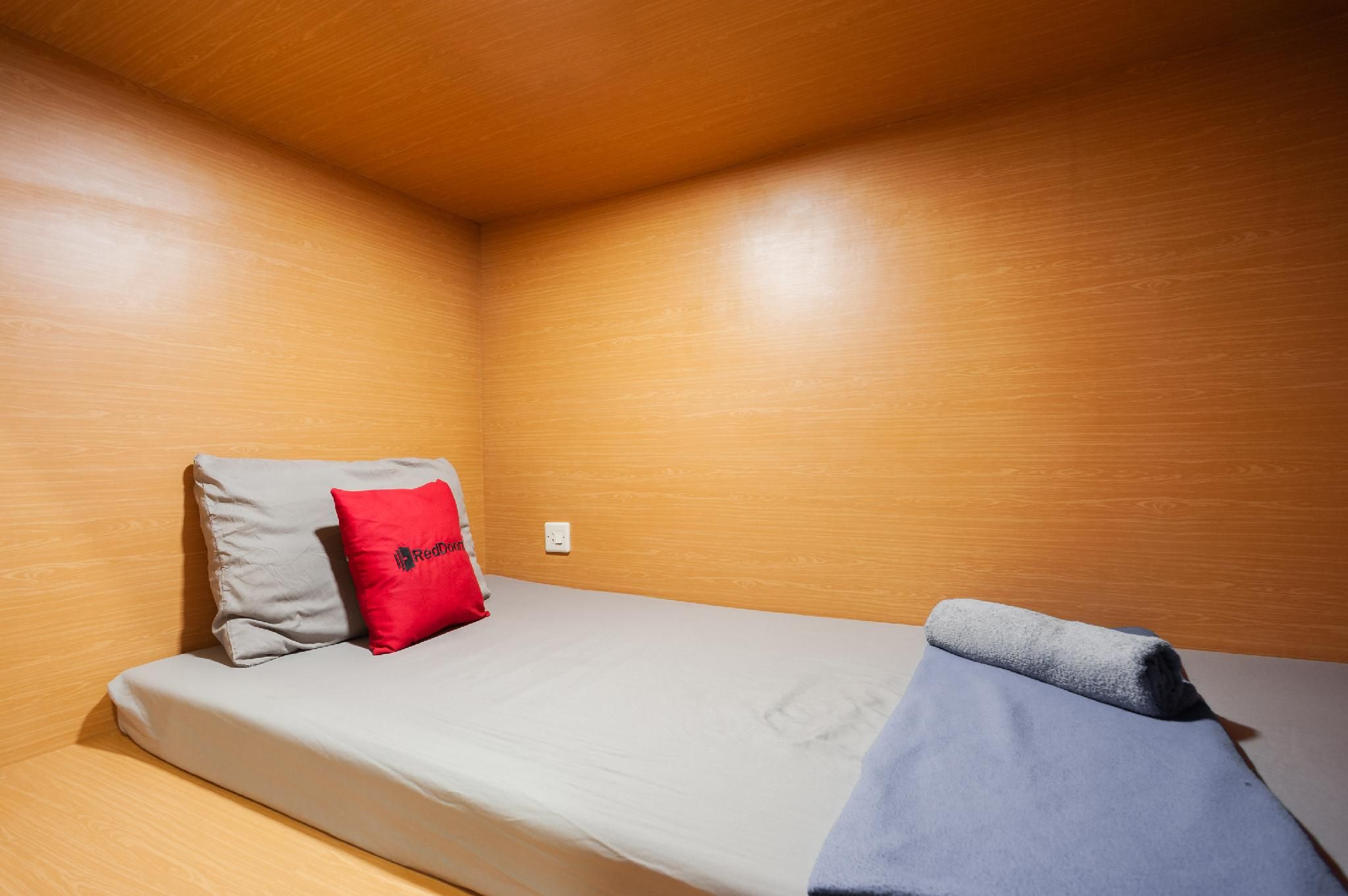 undefined RedDoorz Hostel near Taman Puring 4
