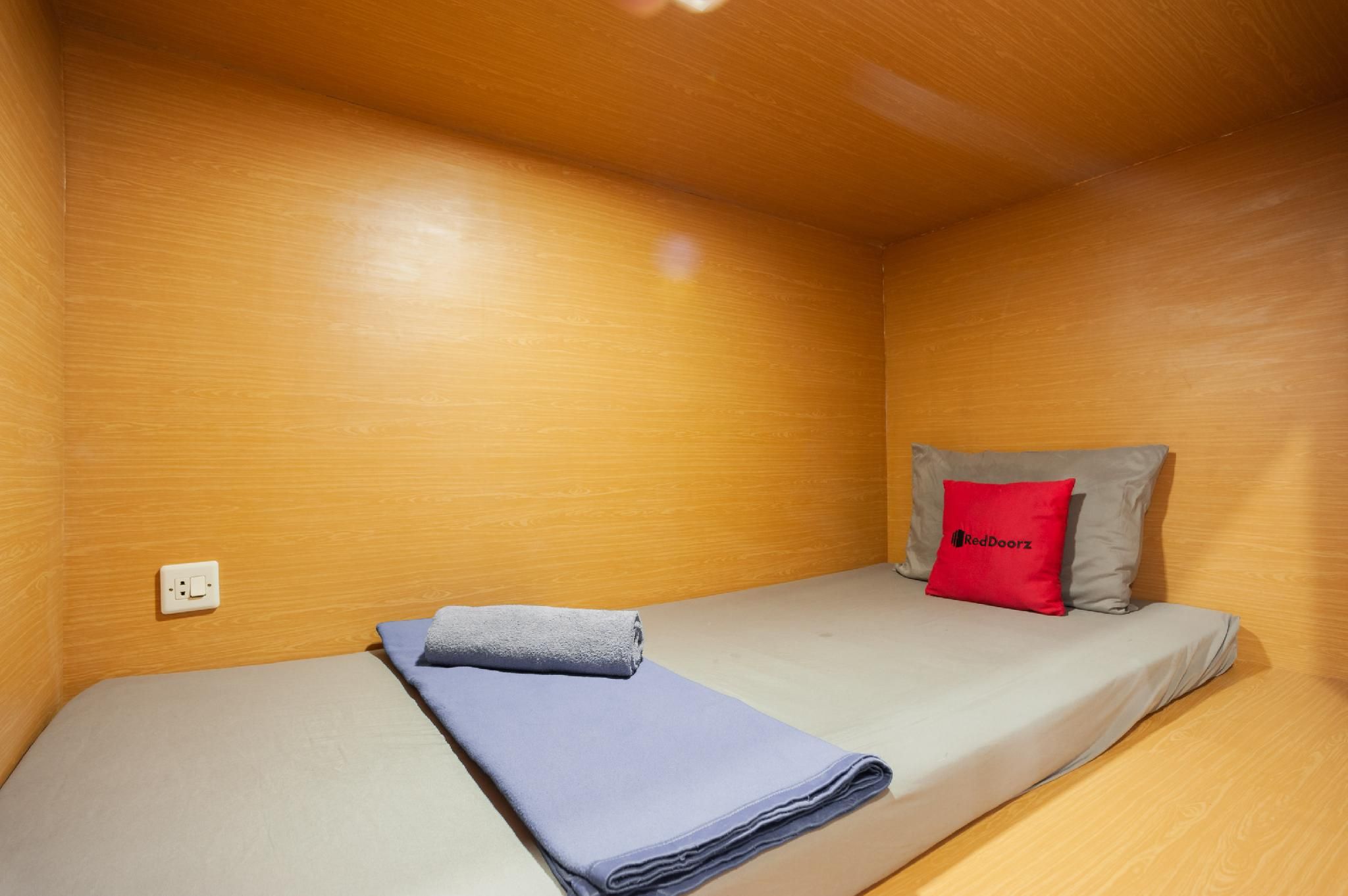 undefined RedDoorz Hostel near Taman Puring 3