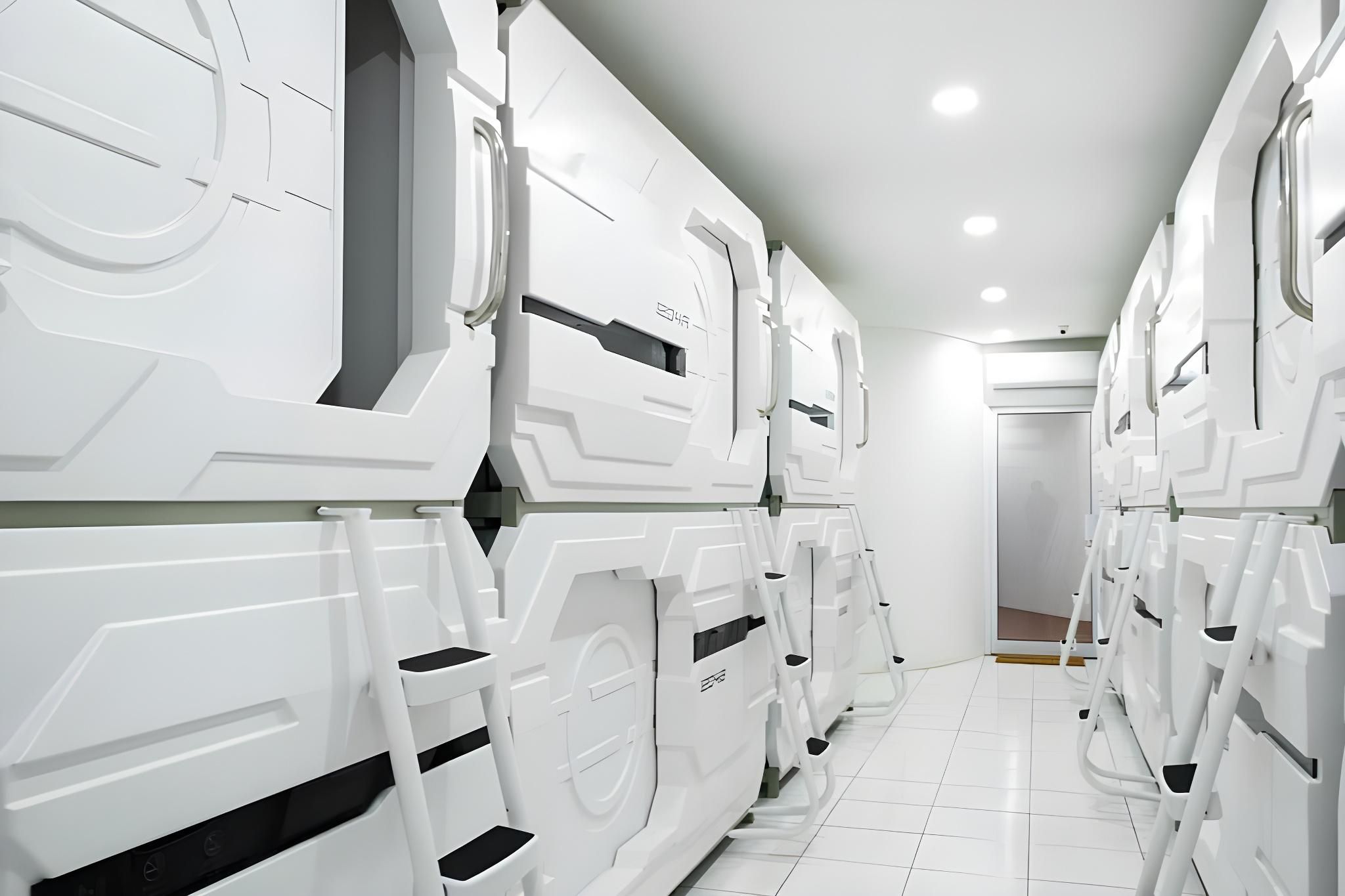 RedDoorz Hostel near Taman Puring Single Bed in Mixed Dormitory Room with AC 5