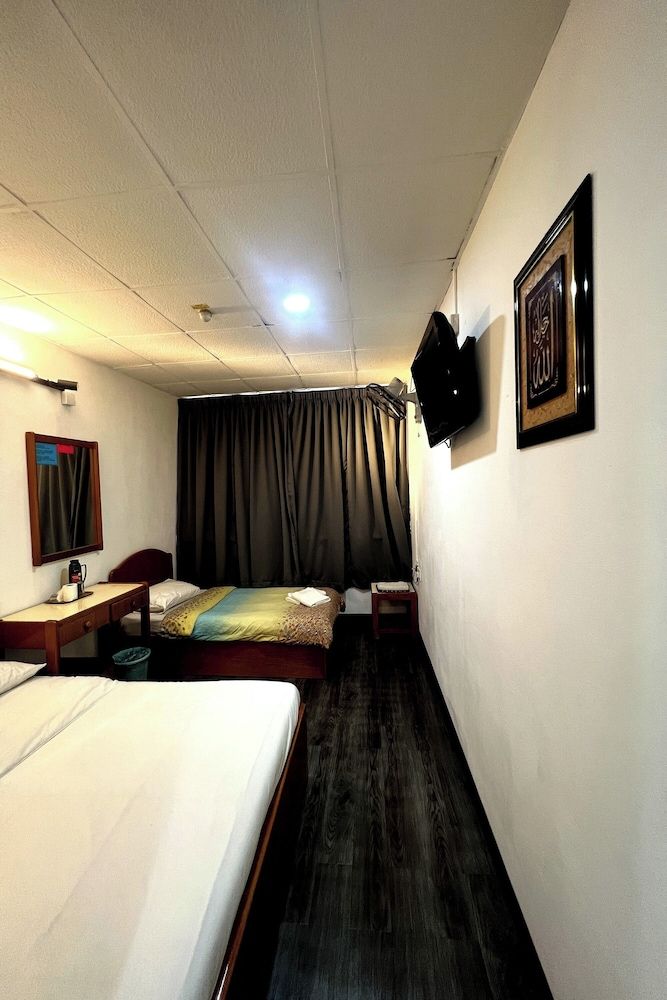 Madani Muslim Hotel Cameron Highland Deluxe Triple Room 5