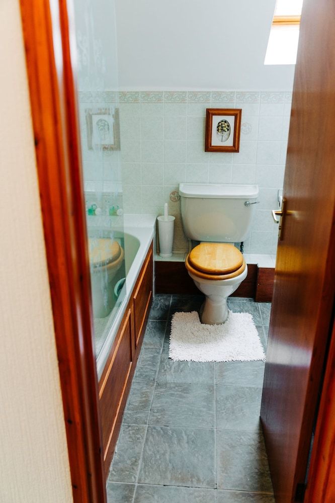 The Farmhouse Lochmeyler Traditional Double or Twin Room, Ensuite (Room 1) 5