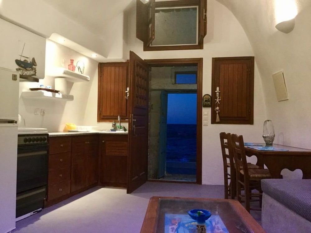 undefined Tzannis Cave House 6