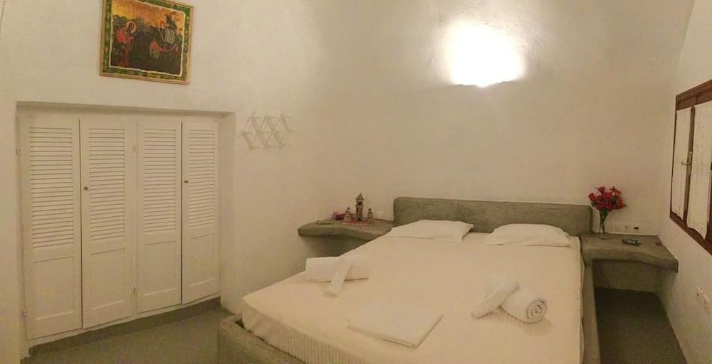 undefined Tzannis Cave House