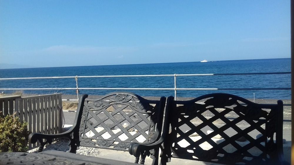 undefined Tzannis Cave House 8