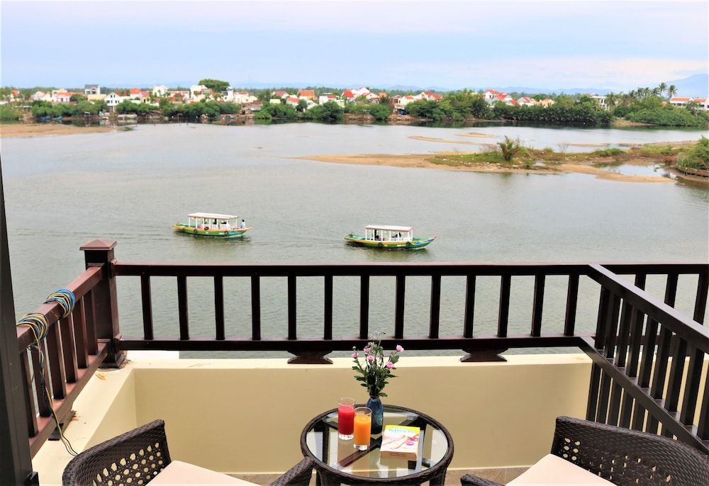 Roxana River Villa Deluxe Loft 2