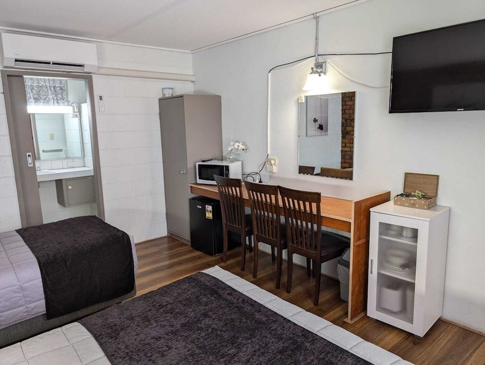 Morwell Parkside Motel Deluxe Twin Room, Multiple Beds 6