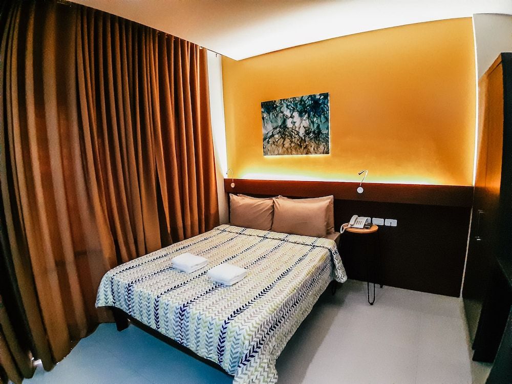 Cres Ebo Mansion Hotel and Bistro VIP Room 1 2