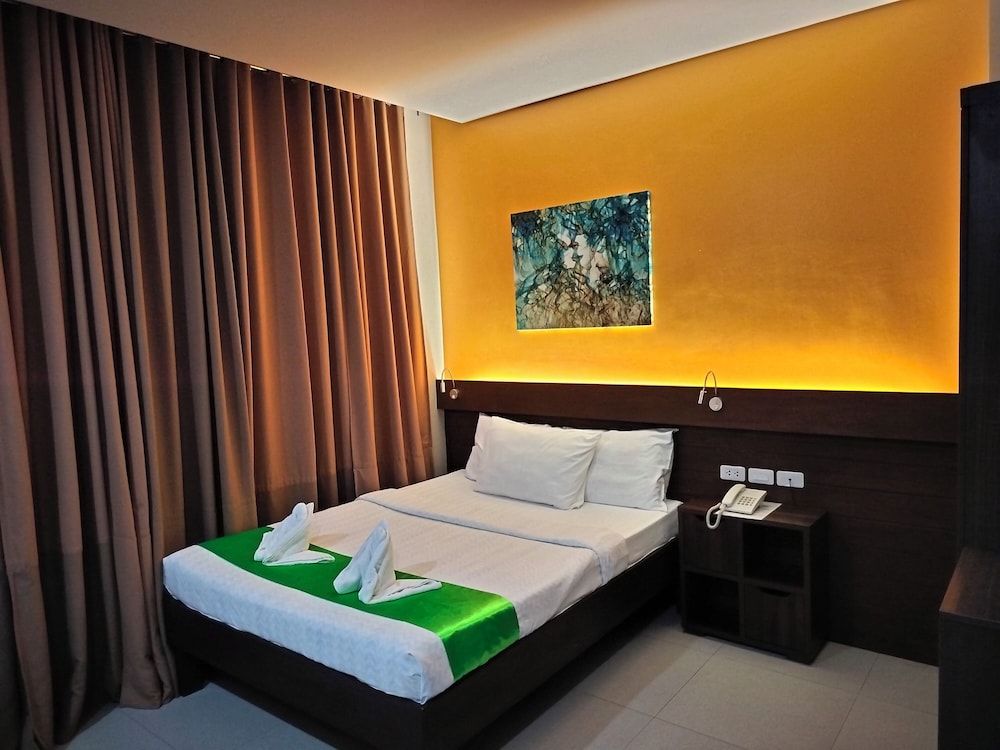 Cres Ebo Mansion Hotel and Bistro VIP Room 1 3