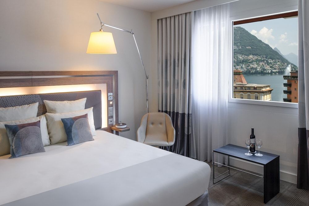 Suite, 1 King Bed with Sofa bed