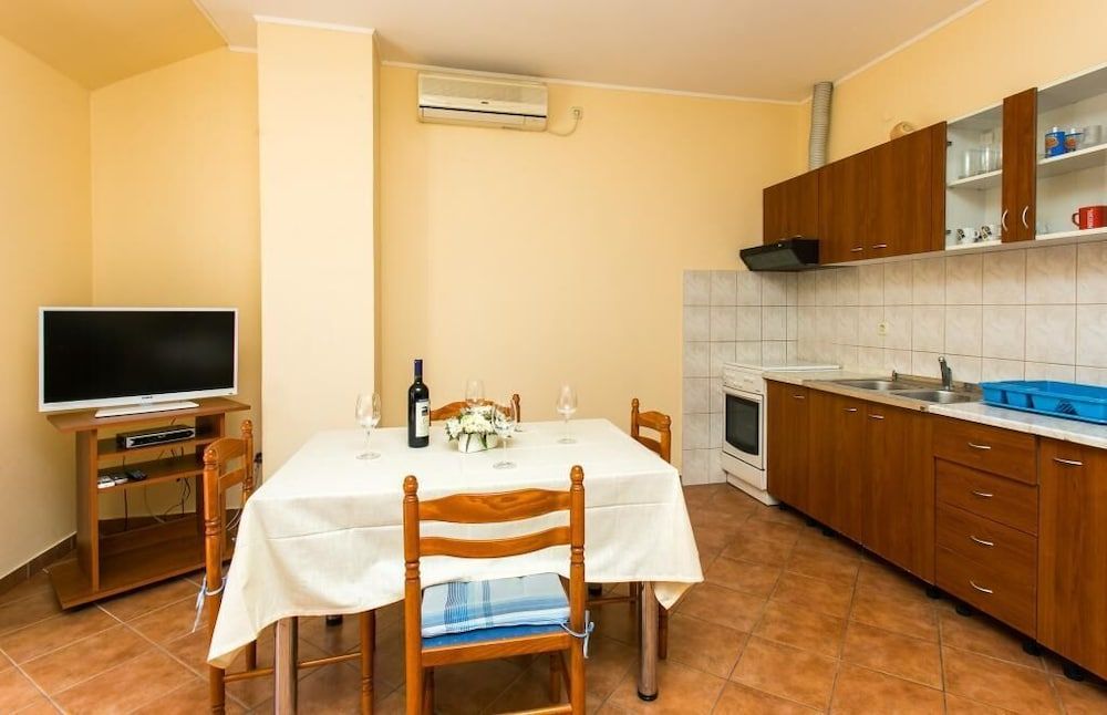 undefined Apartment & Room Braica 8