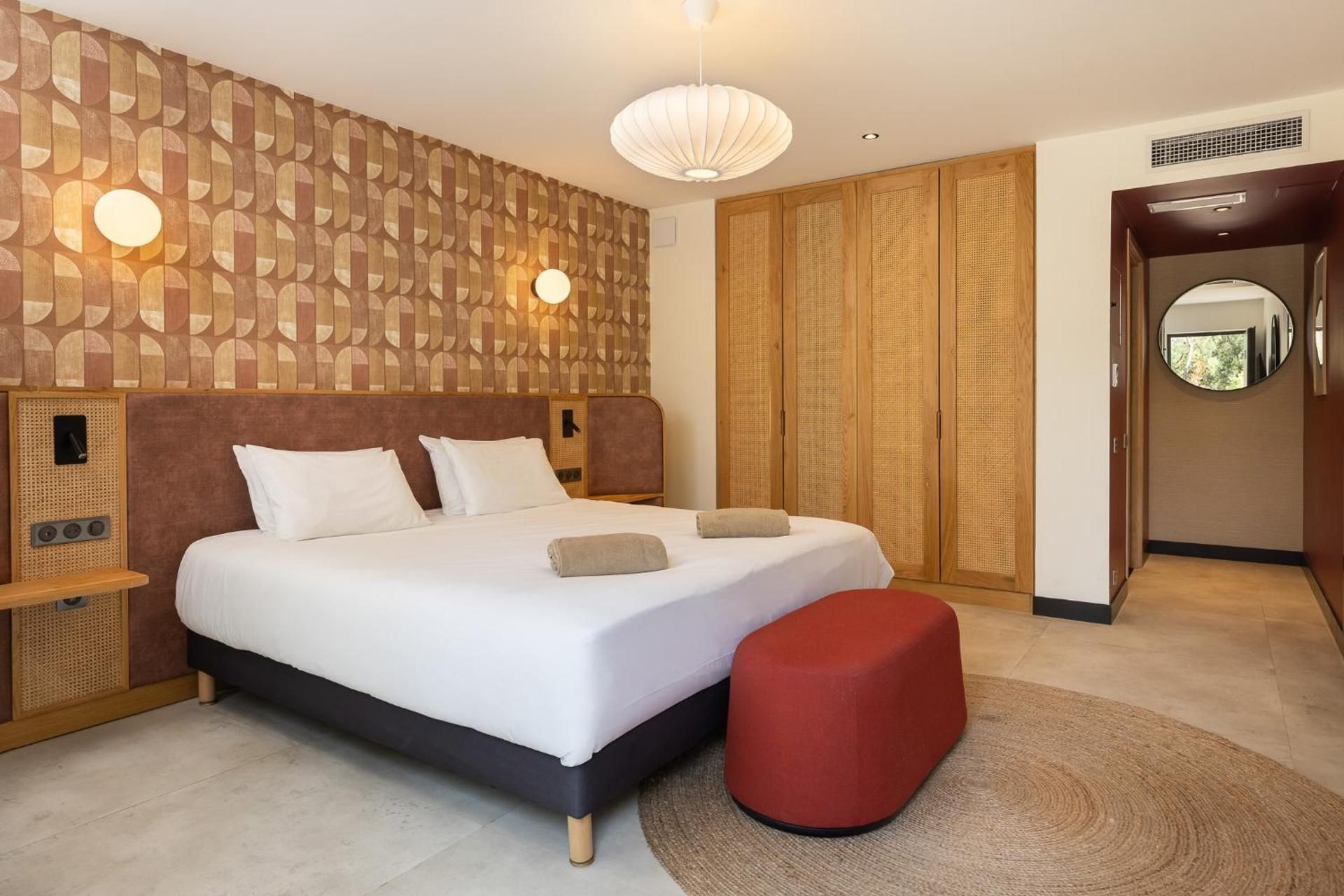 Standard room with 1 double bed and 2 single be ds