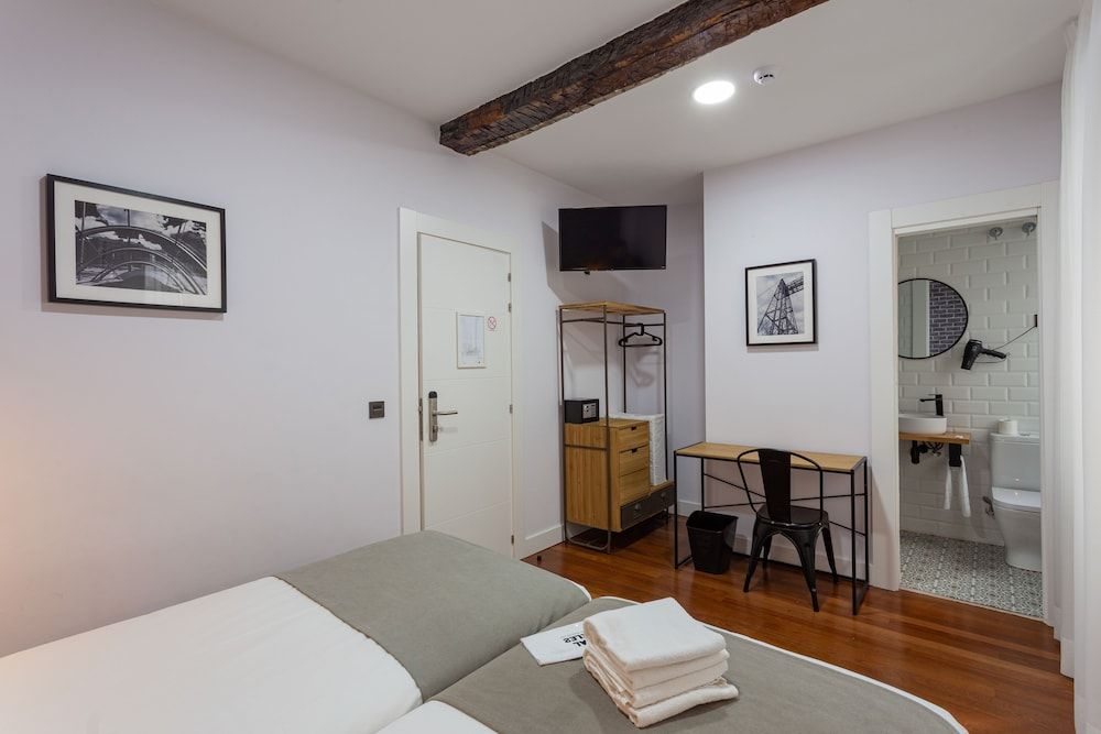 Casual Bilbao Mardones Twin Room 2