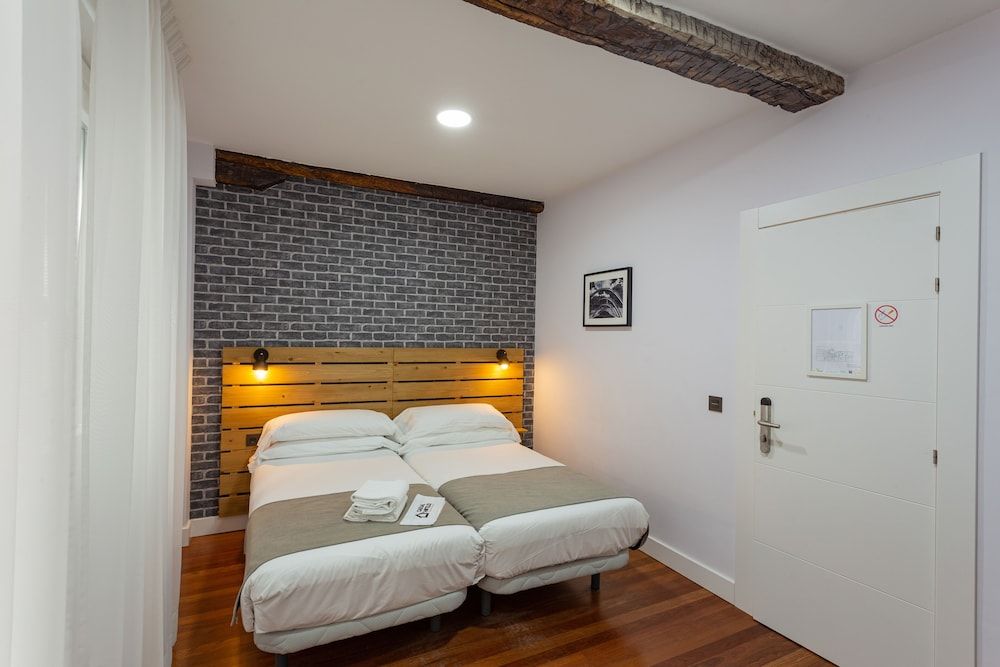 Casual Bilbao Mardones Twin Room 3