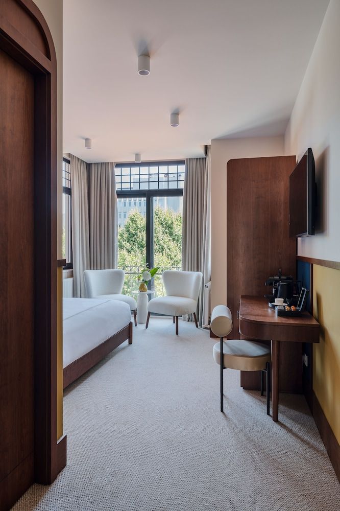 GentleTom Tom Room 14