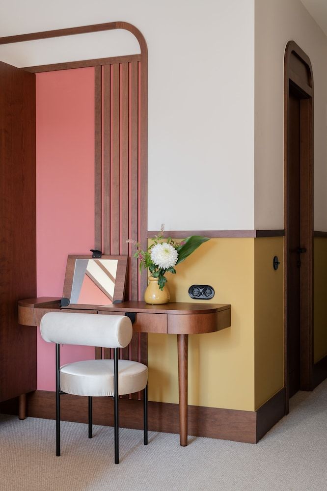 GentleTom Tom Room 11