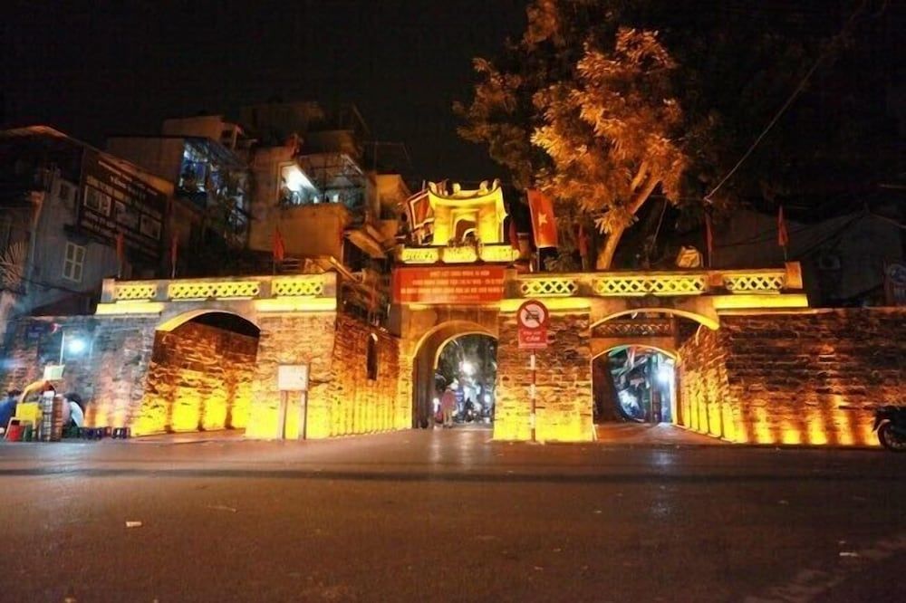 undefined Golden Hotel 2 9