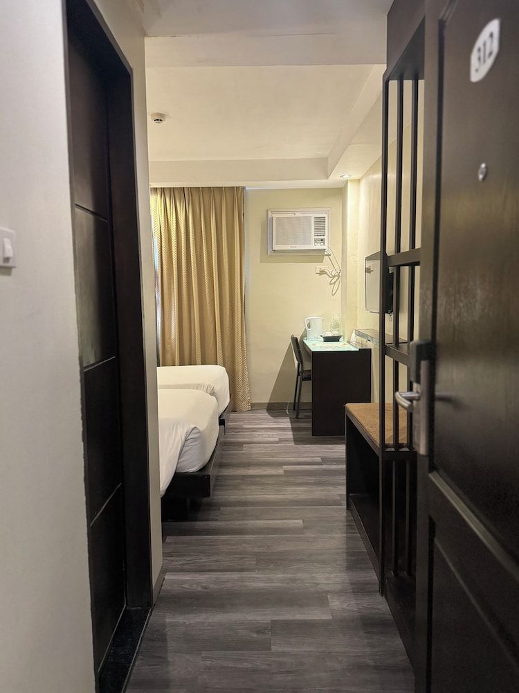 Circle Inn - Iloilo City Center Standard Twin Room 7