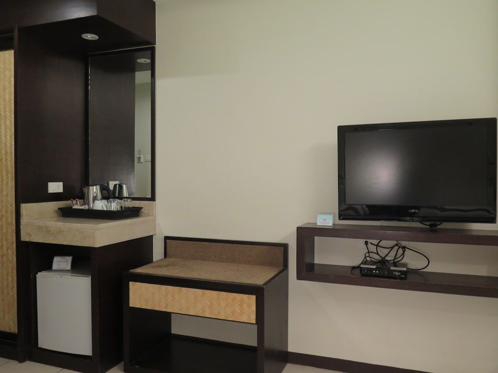 Circle Inn - Iloilo City Center Deluxe Room 15