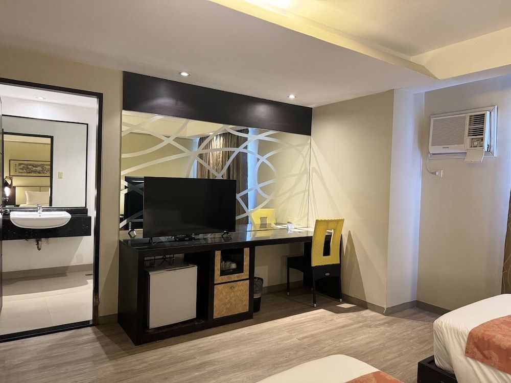 Circle Inn - Iloilo City Center Deluxe Room 10