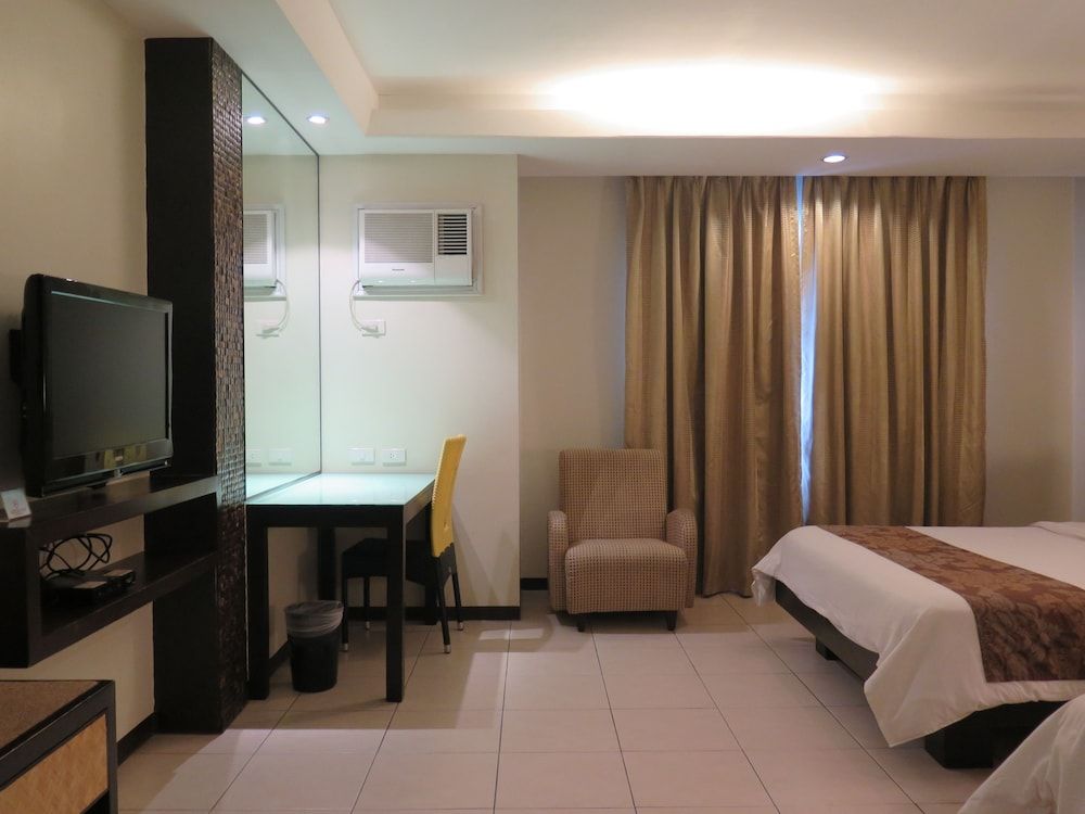Circle Inn - Iloilo City Center Deluxe Room 14