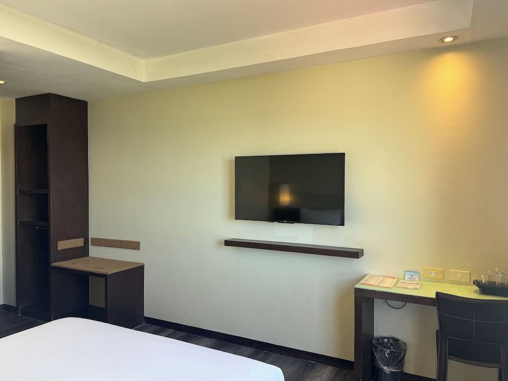Circle Inn - Iloilo City Center Standard Queen Room 9