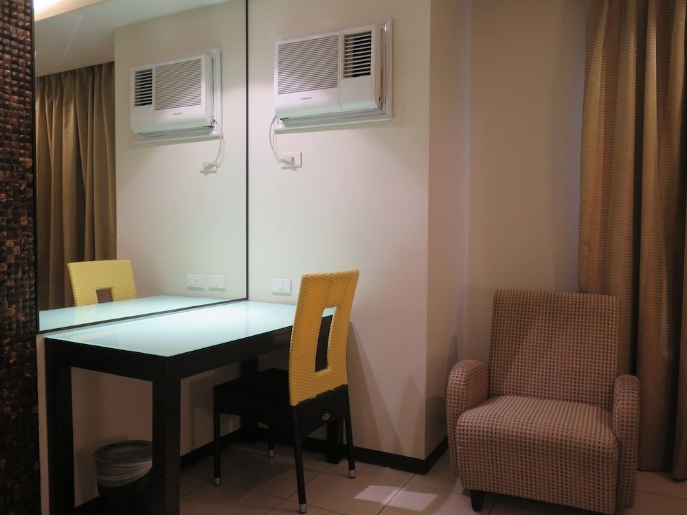 Circle Inn - Iloilo City Center Deluxe Room 16