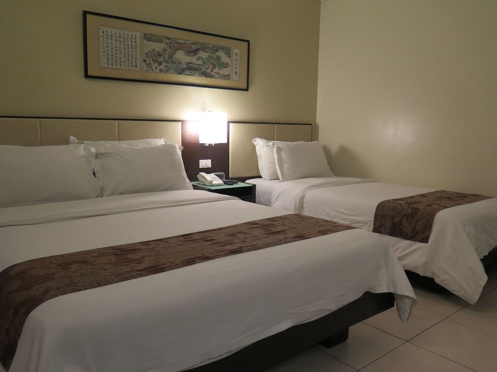 Circle Inn - Iloilo City Center Deluxe Room 2