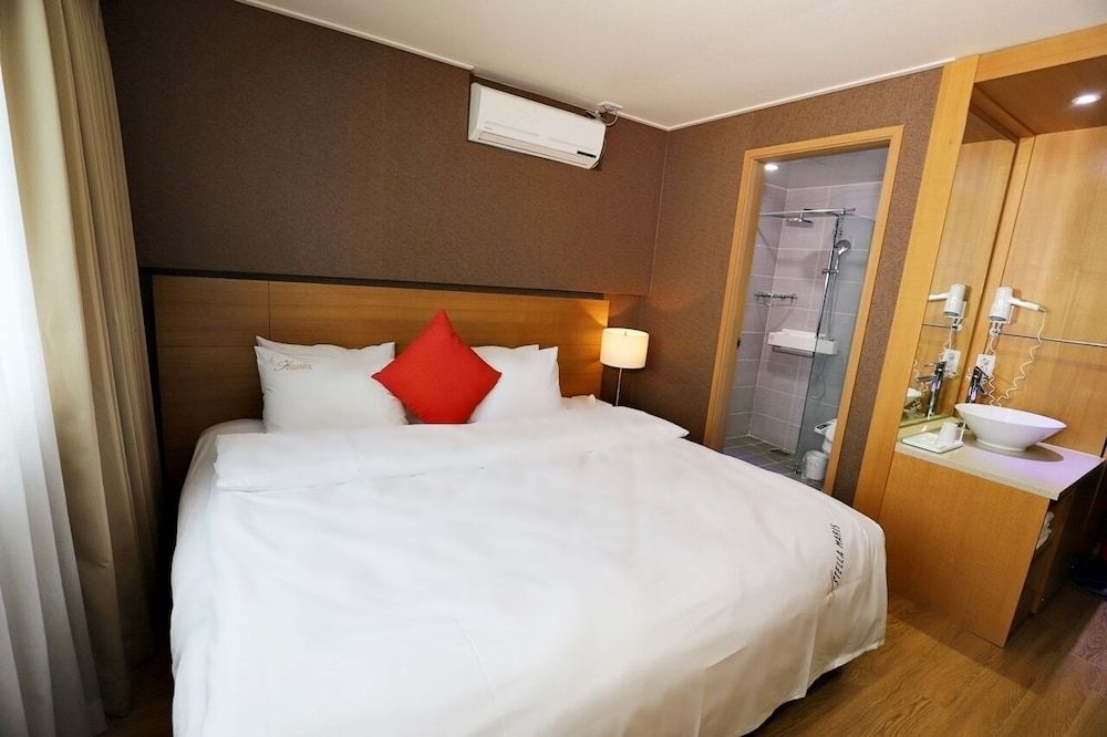 Wolmido Stella Maris Hotel Deluxe Double Room 2