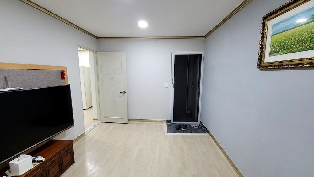 Hadong RG Pension Family Room, 2 Bedrooms (Ondol (Two Rooms)) 17