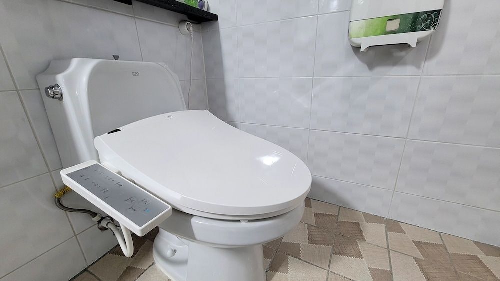 Hadong RG Pension Family Room, 2 Bedrooms (Ondol (Two Rooms)) 8