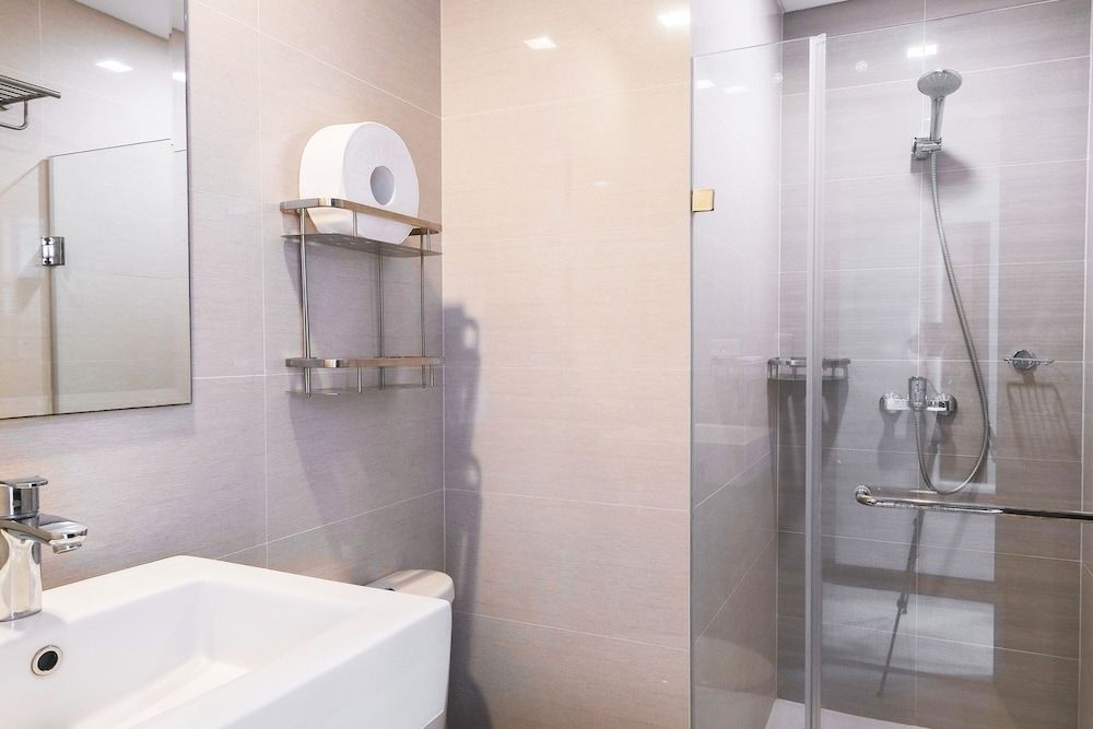 Tess and Tessha Condotel near T3 Airport Deluxe Studio 4