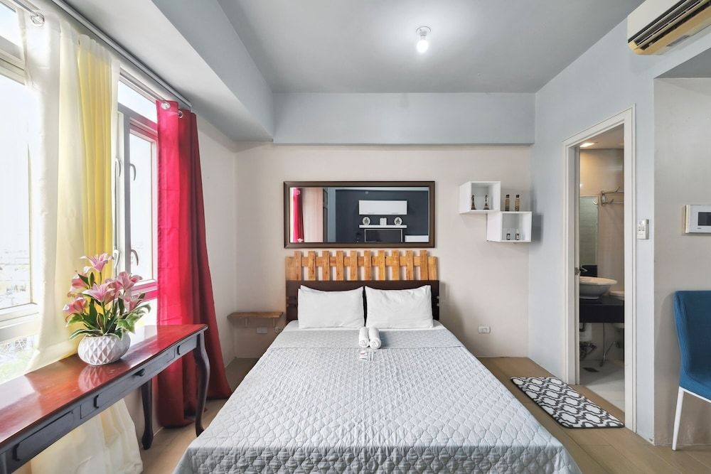 Tess and Tessha Condotel near T3 Airport Studio, 1 Queen Bed 2