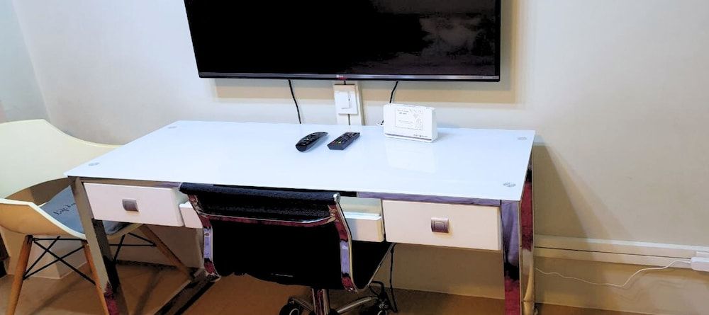 Tess and Tessha Condotel near T3 Airport Studio, 1 Queen Bed 13