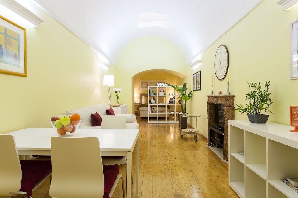 undefined JOIVY Chic studio in Baixa, 5mins to Arco da Rua Augusta 6