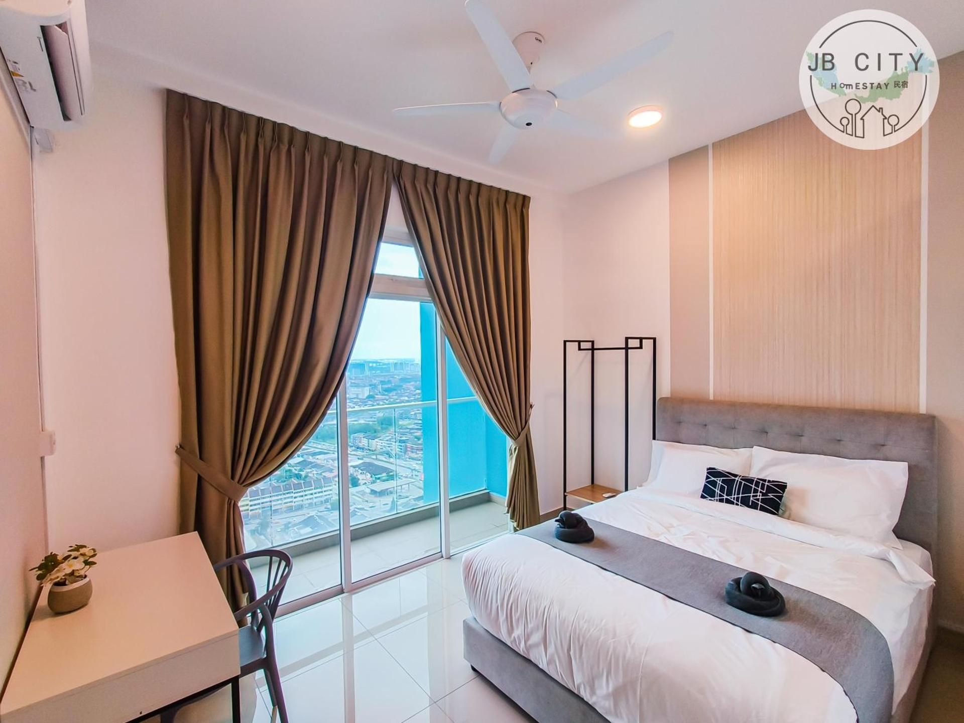 Three-Bedroom Apartment with Balcony