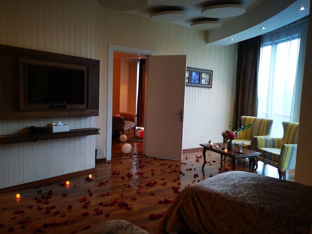 Green Queen Hotel Family Suite, 2 Bedrooms 9