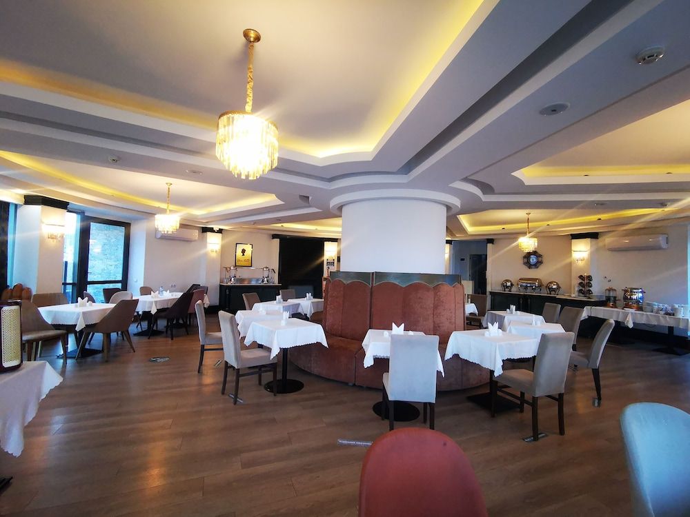 undefined Green Queen Hotel 7