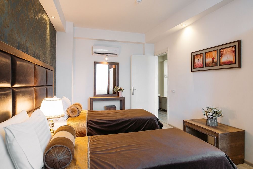 Green Queen Hotel Family Suite, 2 Bedrooms 2