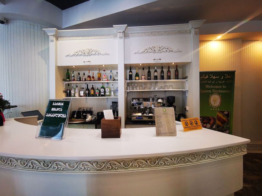 undefined Green Queen Hotel