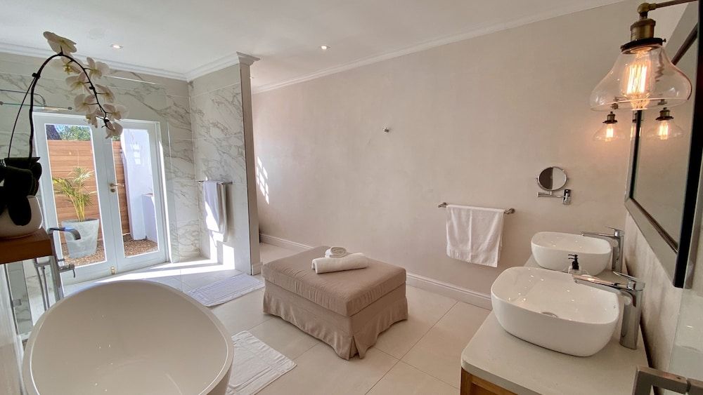 La Paris Estate Junior Suite, Garden View 3