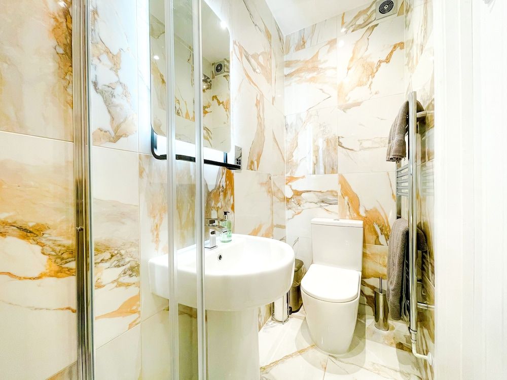 Ashfield Altrincham King Double Room 21