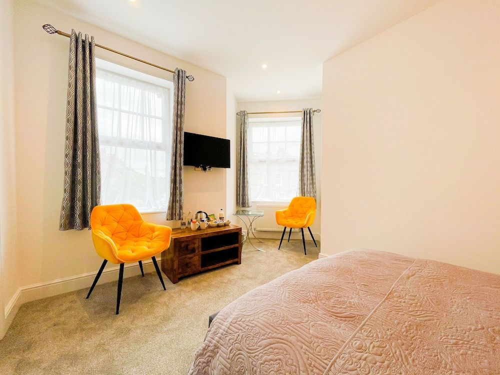 Ashfield Altrincham King Double Room 8