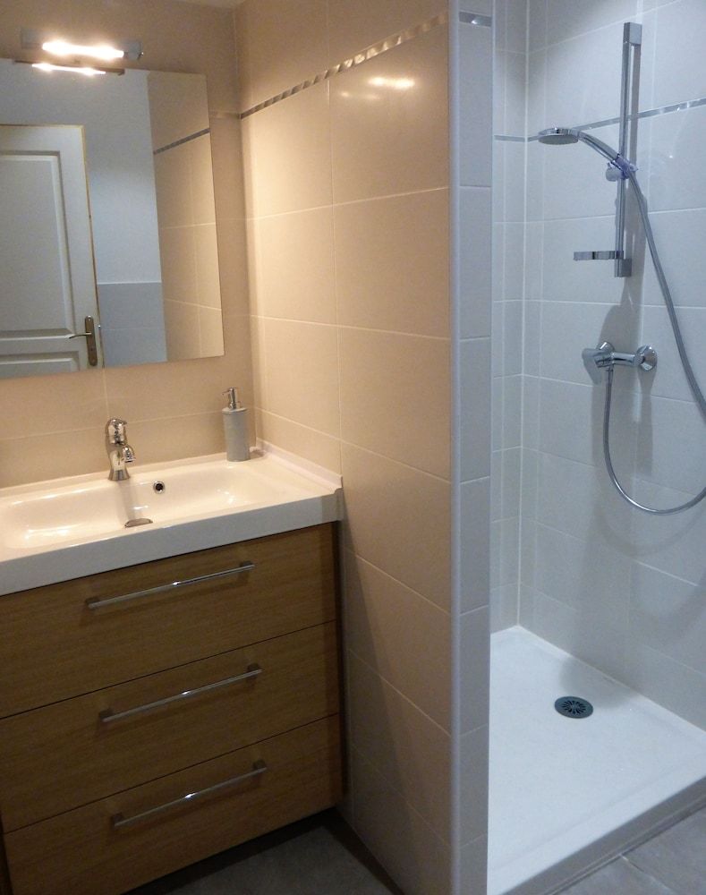 Maison d'hôtes la Bignone Comfort Double Room, 1 Double Bed, Non Smoking, Courtyard Area (Azur) 4