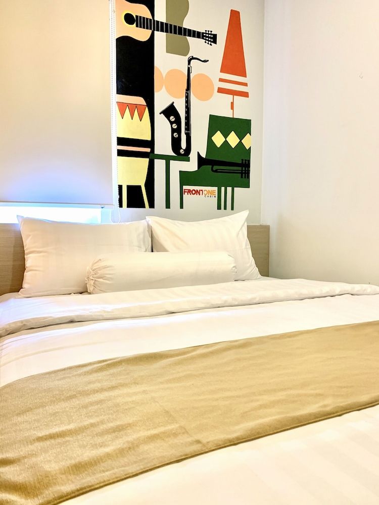 undefined Front One Cabin Sunter 8