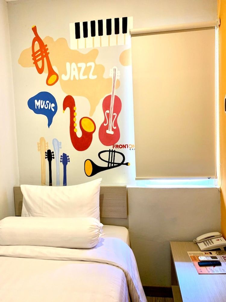 undefined Front One Cabin Sunter 10